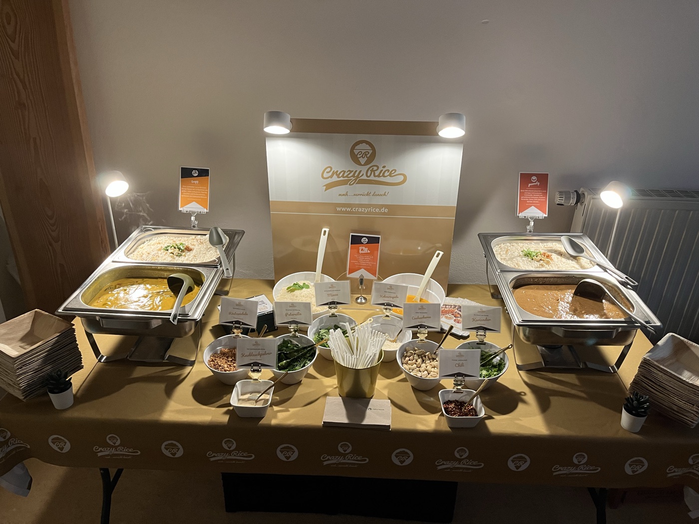 Buffet des Caterings CrazyRice bei einem Seminar von Dr. Julia König